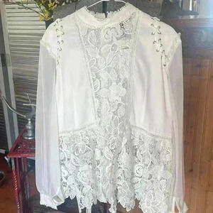 Susanna 1 X off-white, gorgeous, detailed blouse.